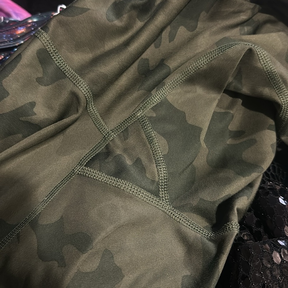 Lululemon Camo Crops - Picture 6 of 6